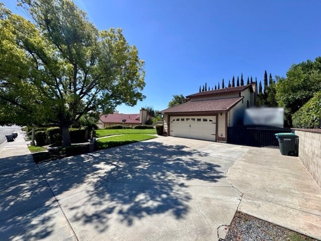 Building Photo - Spacious 4 Bedroom Home in Temecula’s Vine...