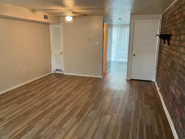 Building Photo - 3 Bed 2 Bath- Cannonsburg PA
