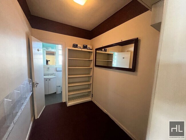 Building Photo - Medical Office available in New Dorp!