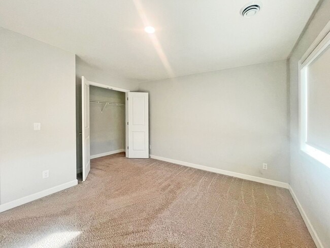 Building Photo - Sparkling Like-New 2-story w/ Full Walkout on Pond with Office-Bedroom 6, Pets OK!