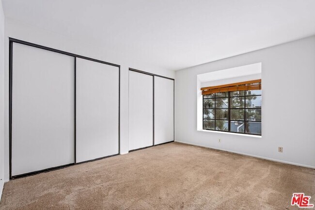 Building Photo - 306 Bora Way