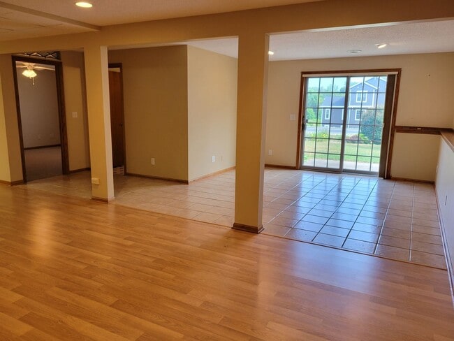 Building Photo - 3 Bedroom Twin Home