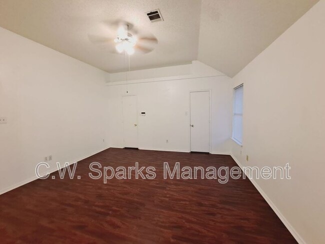 Building Photo - 4617 Sandera Ln