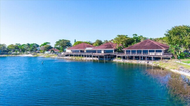 Building Photo - 110 Lake Emerald Dr