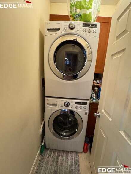 Building Photo - 131 Summer St