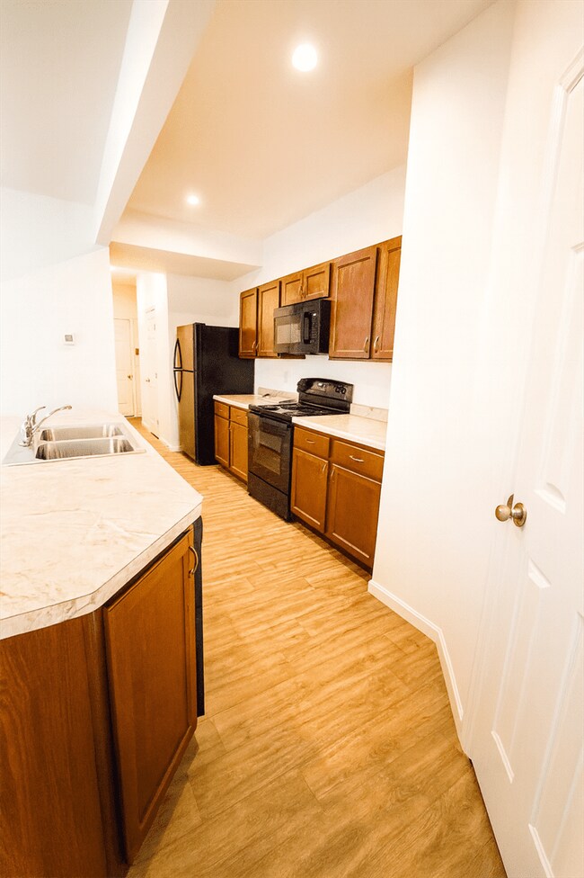 Building Photo - 5815 Parkview Ln