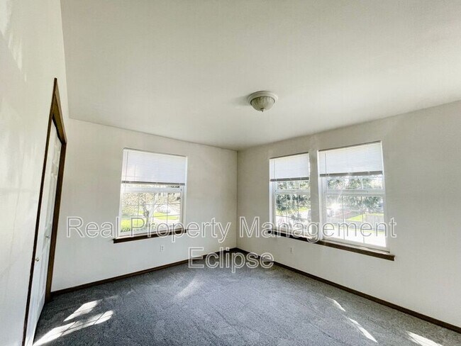 Building Photo - 1427 Virginia Ave