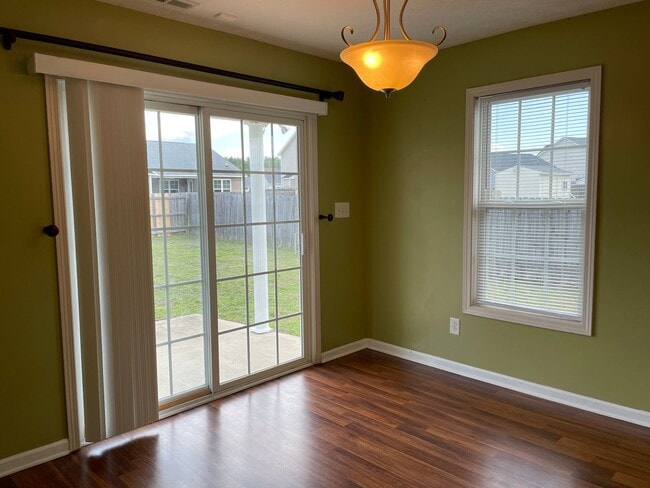 Building Photo - Charming 3 Bed 2 Bath Raeford Home with Fenced Backyard