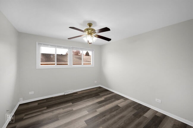 Building Photo - 502 E Memorial Rd