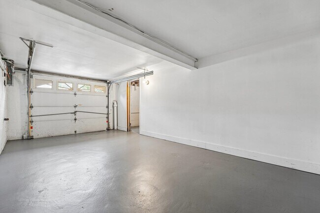 Building Photo - 669 9TH St