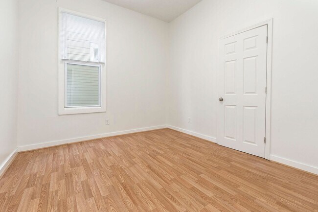 Building Photo - 522 Zane St