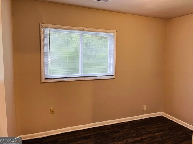 Building Photo - 6100 E Fayetteville Dr