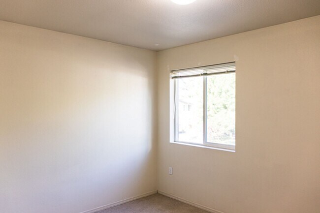 Building Photo - Garfield Duplex 5