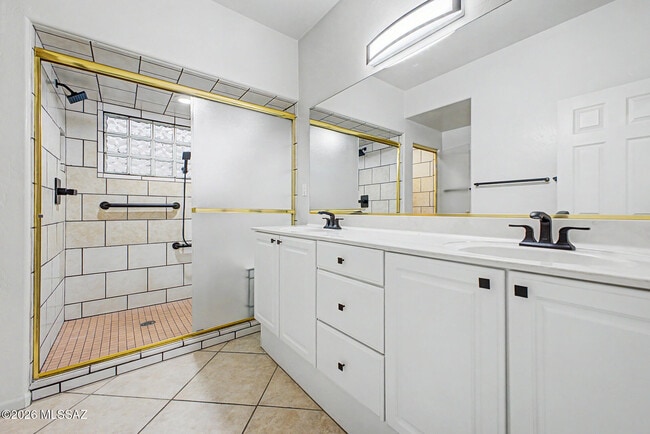 Building Photo - 5555 N Cres Ridge Dr