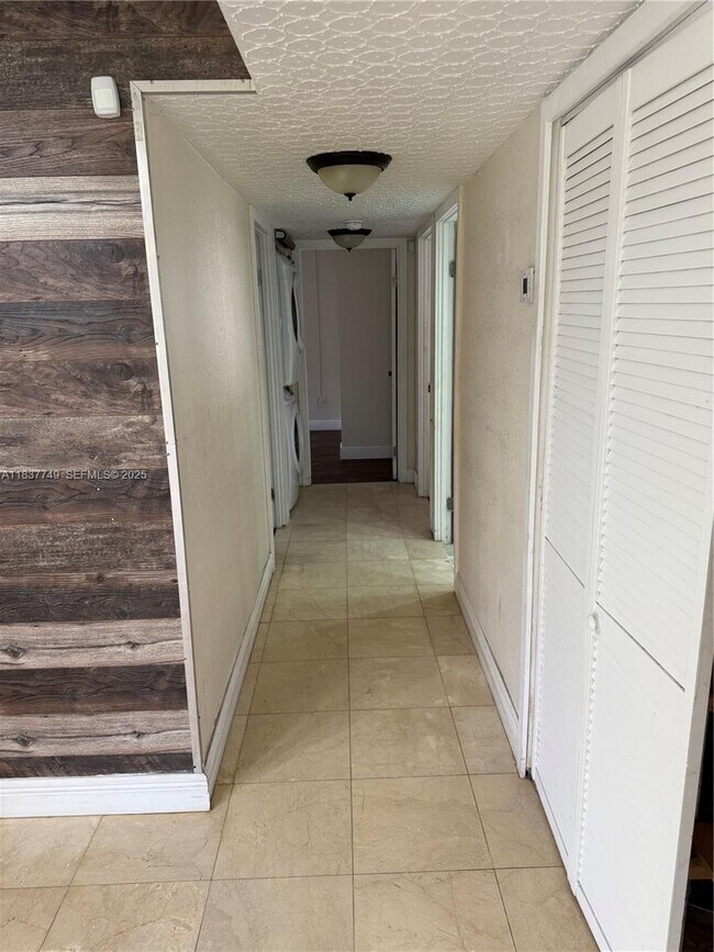 Building Photo - 600 NW 214th St