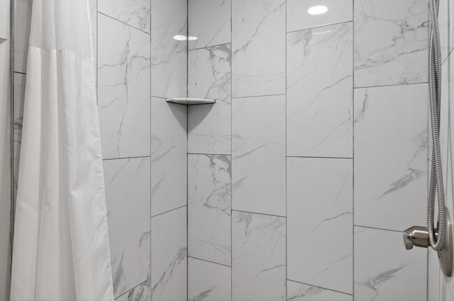 Building Photo - 462 Worthington Rd