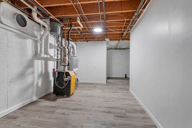 Building Photo - 105 Roosevelt St