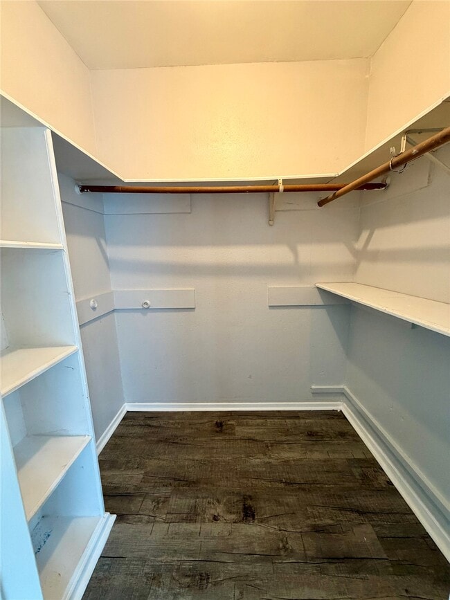 Building Photo - 7111 Golden Dale Ct