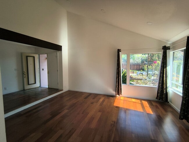 Building Photo - BEAUTIFUL TWO LEVEL 4BD/3BA HOME AVAILABLE IN MILPITAS, CA !!!!!!