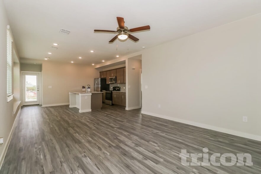 Building Photo - 625 Raglands Rd