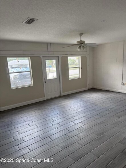 Building Photo - 1565 Emerson Dr SE