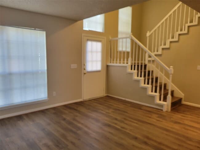 Building Photo - 9315 Southleigh Dr