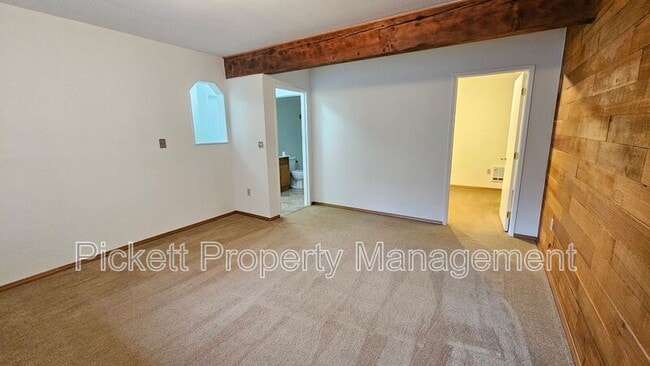 Building Photo - 1155 Silverleaf Ct E