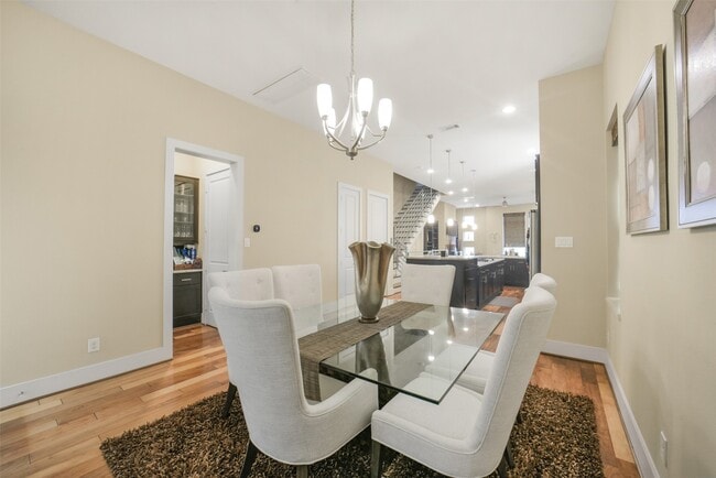 Building Photo - 5425 Hidalgo St