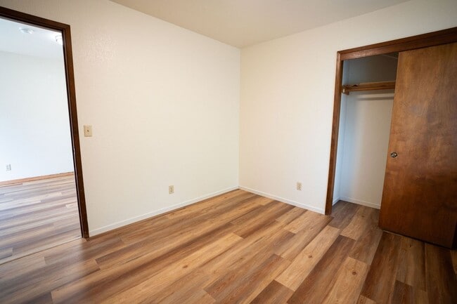 Building Photo - Remodeled 2-Bedroom Apartment for Rent