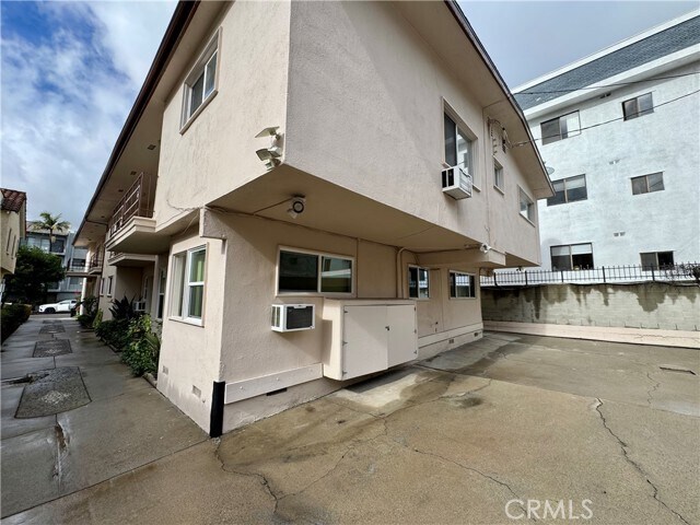 Building Photo - 122 Croft Ave