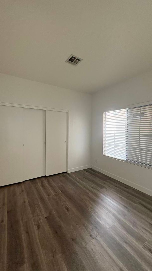 Building Photo - 5042 Vista Loma Way