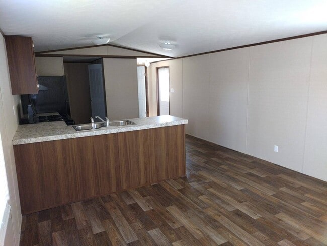 Building Photo - 212 E 5th Ave