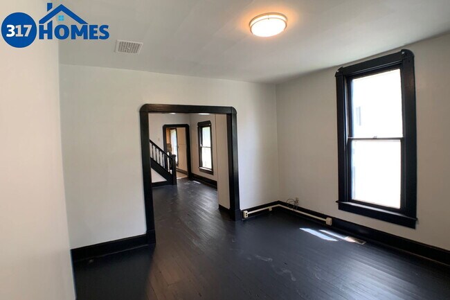 Building Photo - 2111 S Garfield Dr