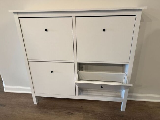 Building Photo - Extra Square footage, Mountain Views