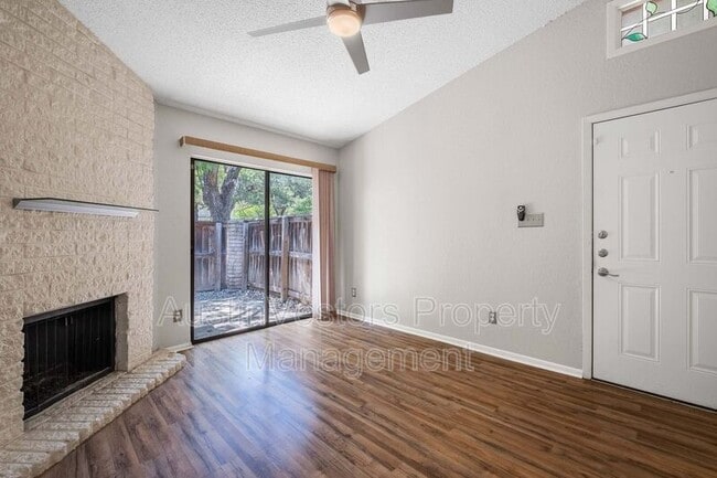 Primary Photo - 3815 Menchaca Rd