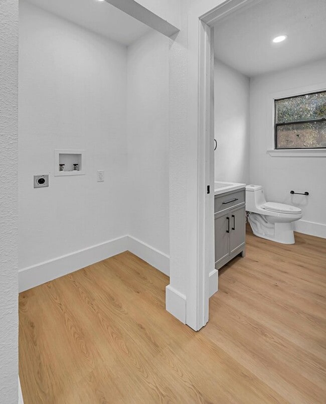 Building Photo - Well-maintained 2BD 1BA Home in Waco