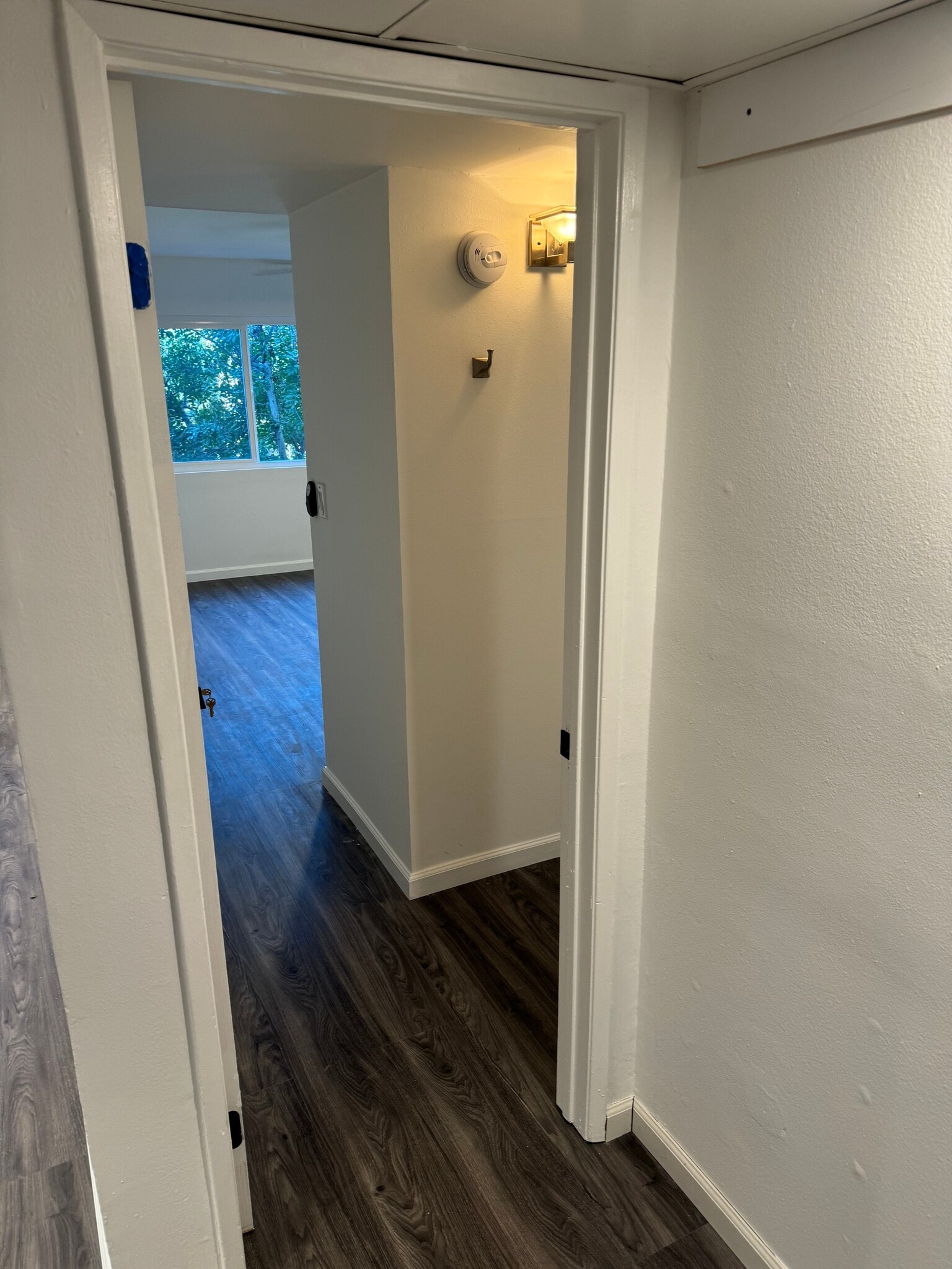 Secondary area Entrance - 2700 Cahuenga Blvd E