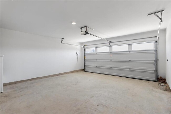 Building Photo - 425 Escondido Cir