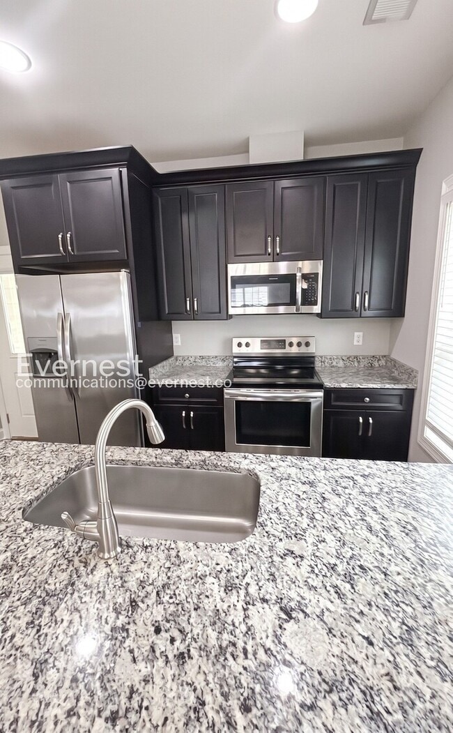 Building Photo - PROMO: 50% off the first month's rent! Adorable 3-Bedroom Home Near Downtown Chattanooga with 2-c...