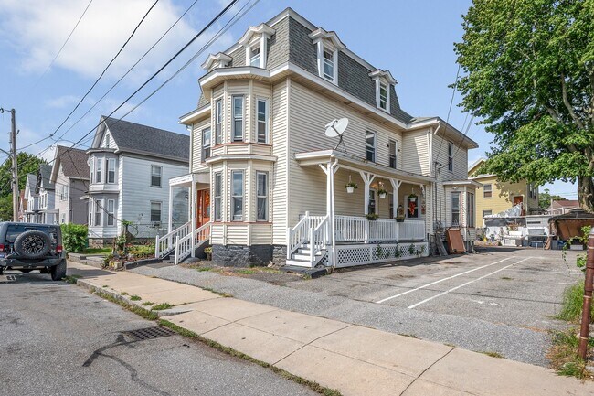 Building Photo - 27 W 5th St