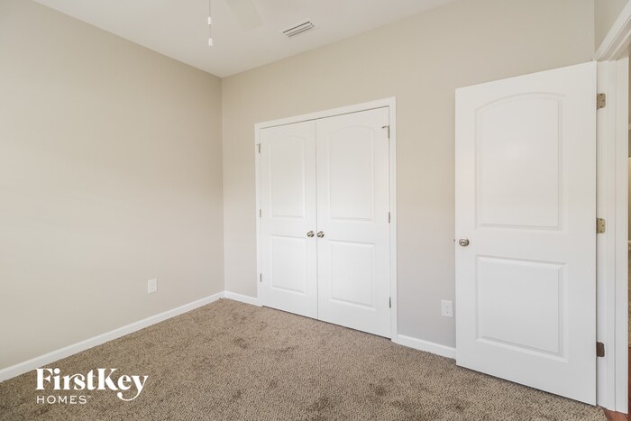 Building Photo - 323 Summergate Dr