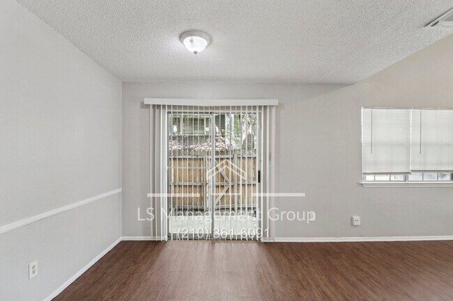 Building Photo - 6720 Windsor Hollow Dr