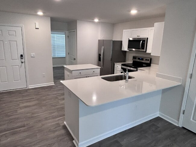 Building Photo - 8550 Beckett Chase Wy