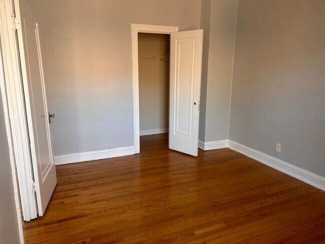 Building Photo - 5246 S Drexel Ave