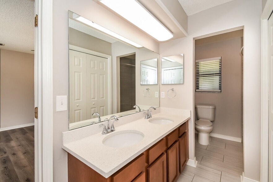 Building Photo - 8930 Irongate Dr