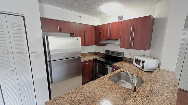 Building Photo - 771 N Pine Island Rd