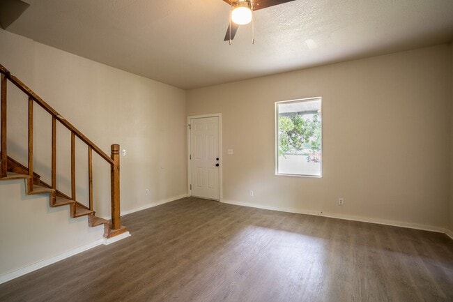 Building Photo - 112 N Delaware Pl
