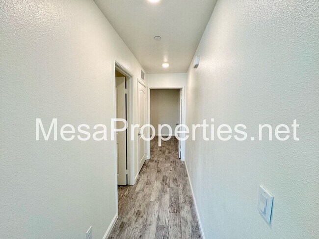 Building Photo - 14173 Mustang Cir