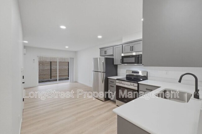 Building Photo - 824 S 19th St