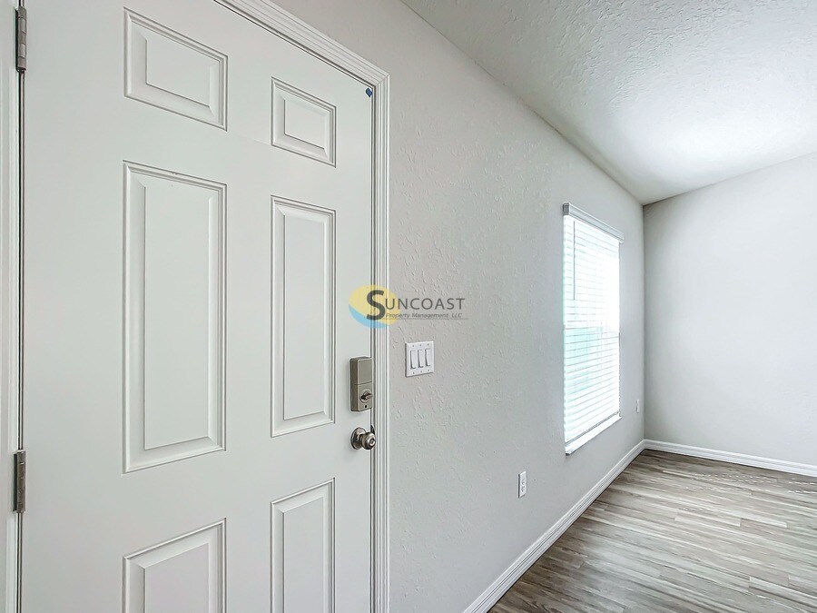 Building Photo - 6022 E Seneca St